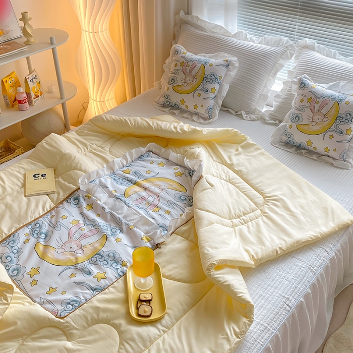 91家纺网 家纺一手货源 找家纺 （总）慕澄2022新款小清新花边款抱枕被直播赠品