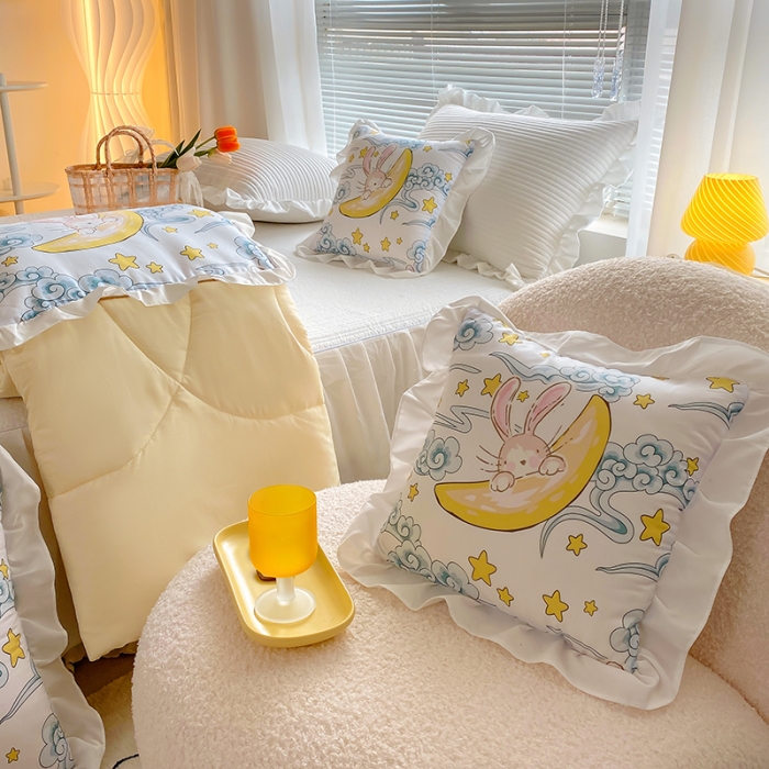 91家纺网 家纺一手货源 找家纺 （总）慕澄2022新款小清新花边款抱枕被直播赠品