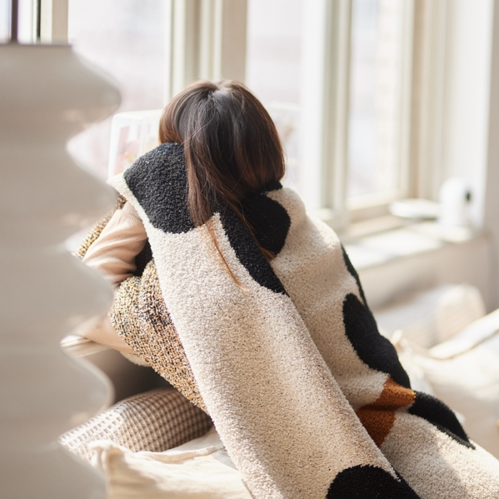 91家纺网 家纺一手货源 找家纺 总 安莱2022新款设计师太阳花A类半边绒针织毯子午睡毯秋冬