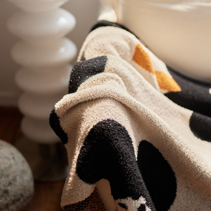 91家纺网 家纺一手货源 找家纺 安莱 2022新款设计师太阳花A类半边绒针织毯子午睡毯秋冬 向阳花