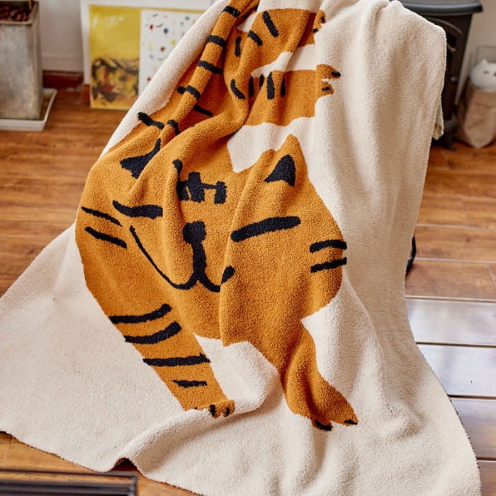 91家纺网 家纺一手货源 找家纺 安莱 2022新款设计师太阳花A类半边绒针织毯子午睡毯秋冬 小脑斧