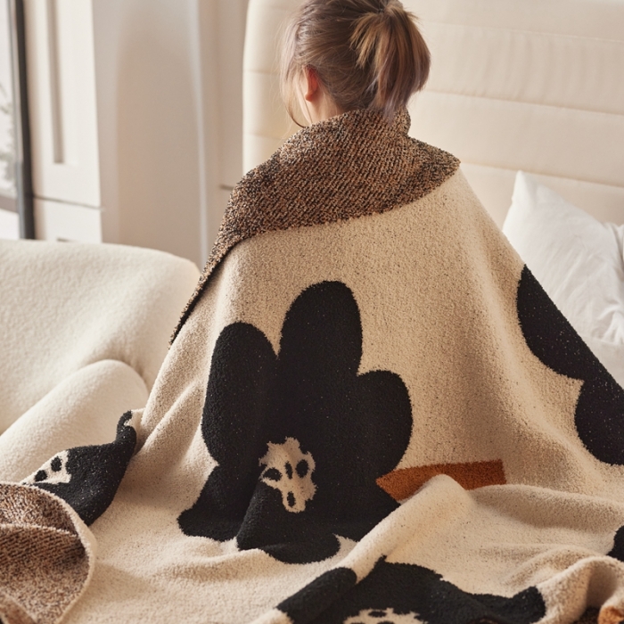 91家纺网 家纺一手货源 找家纺 总 安莱 设计师太阳花A类半边绒针织毯子沙发办公室午睡毯秋冬