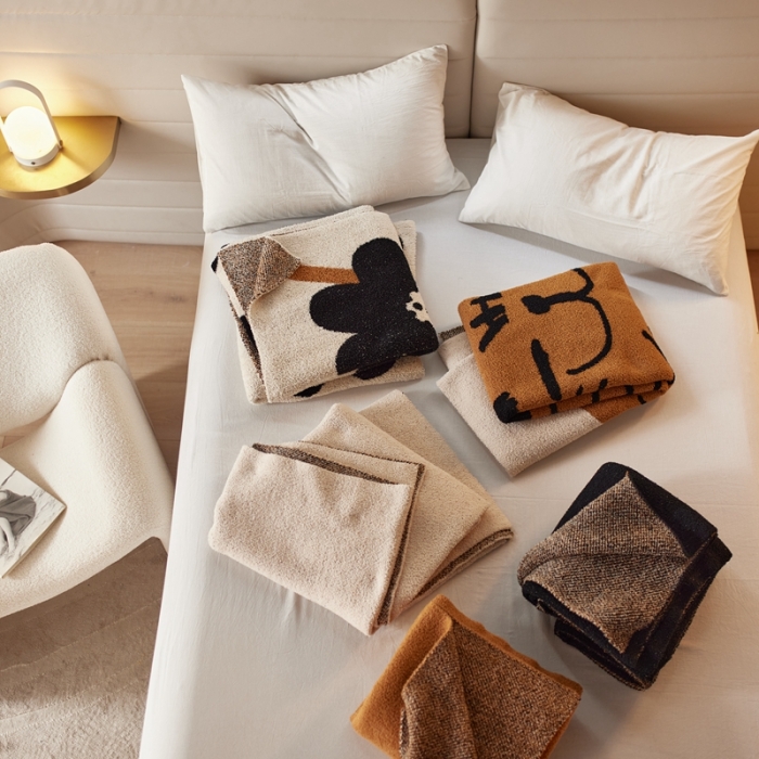 91家纺网 家纺一手货源 找家纺 总 安莱 设计师太阳花A类半边绒针织毯子沙发办公室午睡毯秋冬