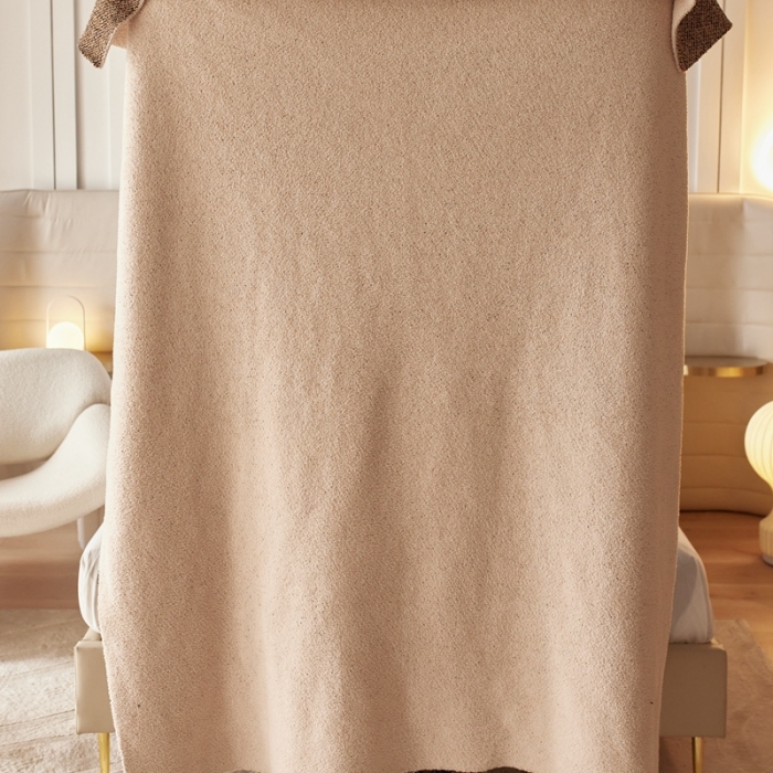 91家纺网 家纺一手货源 找家纺 安莱 设计师太阳花A类半边绒针织毯子沙发办公室午睡毯秋冬 风帆白