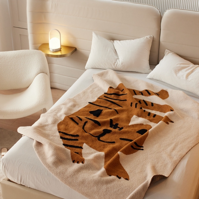 91家纺网 家纺一手货源 找家纺 安莱 设计师太阳花A类半边绒针织毯子沙发办公室午睡毯秋冬 小脑斧