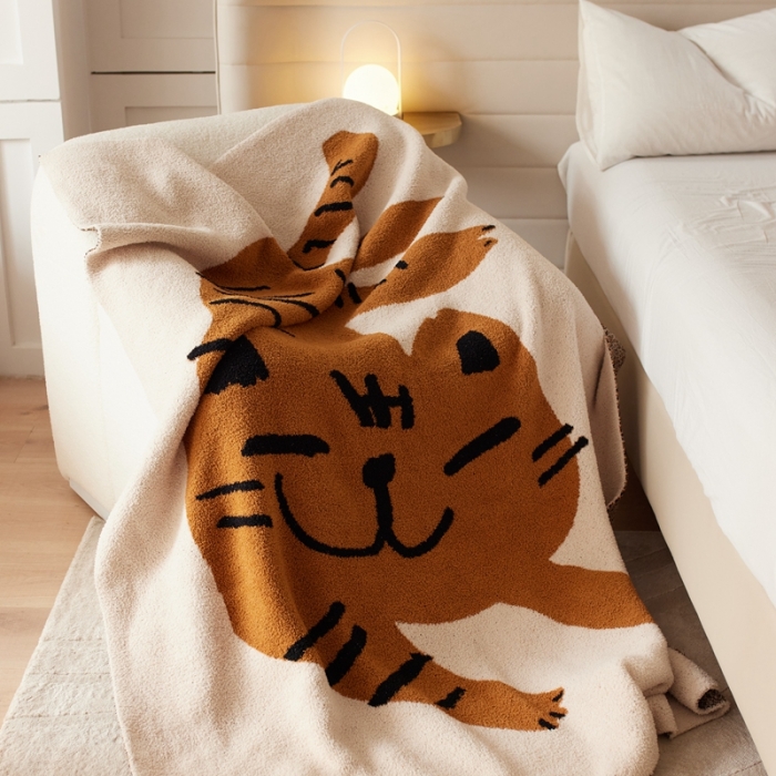 91家纺网 家纺一手货源 找家纺 安莱 设计师太阳花A类半边绒针织毯子沙发办公室午睡毯秋冬 小脑斧