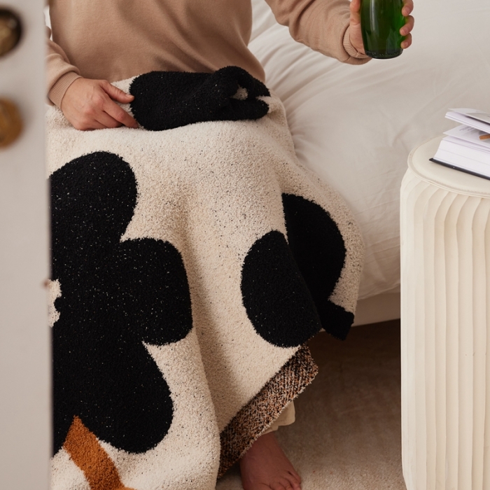 91家纺网 家纺一手货源 找家纺 总 安莱 设计师太阳花A类半边绒针织毯子沙发办公室午睡毯秋冬