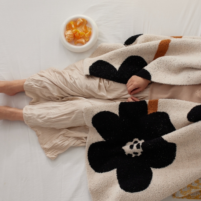 91家纺网 家纺一手货源 找家纺 总 安莱 设计师太阳花A类半边绒针织毯子沙发办公室午睡毯秋冬