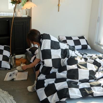 91家纺网 家纺一手货源 找家纺 艾佳2025全棉13372黑白灰经典系列四件套-场景2 棋开得胜灰