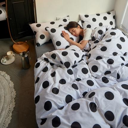 91家纺网 家纺一手货源 找家纺 艾佳2025全棉13372黑白灰经典系列四件套-场景2 洋气圈圈灰