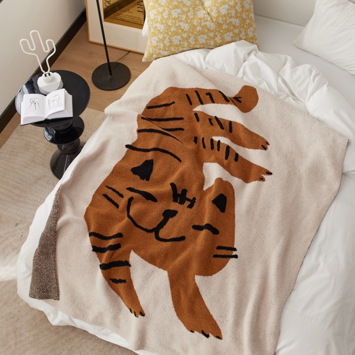 91家纺网 家纺一手货源 找家纺 安莱 设计师太阳花A类半边绒针织毯子沙发办公室午睡毯秋冬 小脑斧