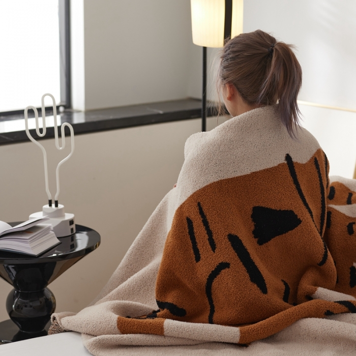 91家纺网 家纺一手货源 找家纺 安莱 设计师太阳花A类半边绒针织毯子沙发办公室午睡毯秋冬 小脑斧