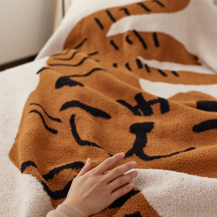 91家纺网 家纺一手货源 找家纺 安莱 设计师太阳花A类半边绒针织毯子沙发办公室午睡毯秋冬 小脑斧