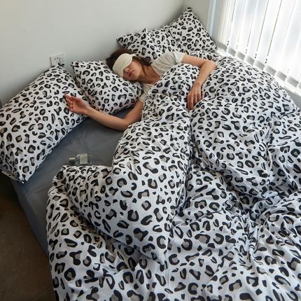 艾佳2025全棉13372黑白灰经典系列四件套-场景2 狂野豹点灰