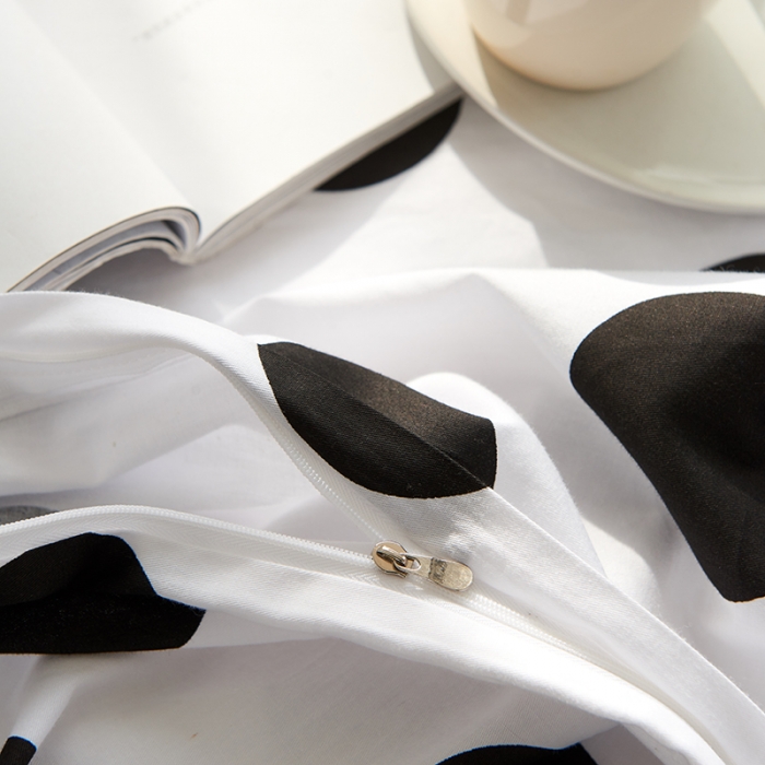 91家纺网 家纺一手货源 找家纺 艾佳2025全棉13372黑白灰经典系列四件套-场景2 洋气圈圈灰