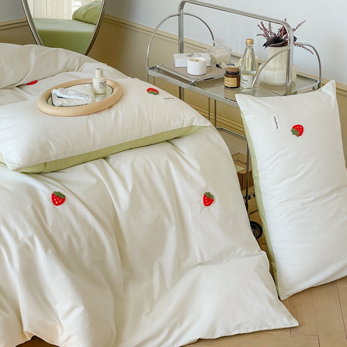 91家纺网 家纺一手货源 找家纺 洋铭区 2022新款全棉小清新水洗棉刺绣系列 草莓甜甜