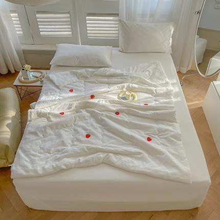 91家纺网 家纺一手货源 找家纺 洋铭区 2022新款双层泡泡纱夏被 小草莓