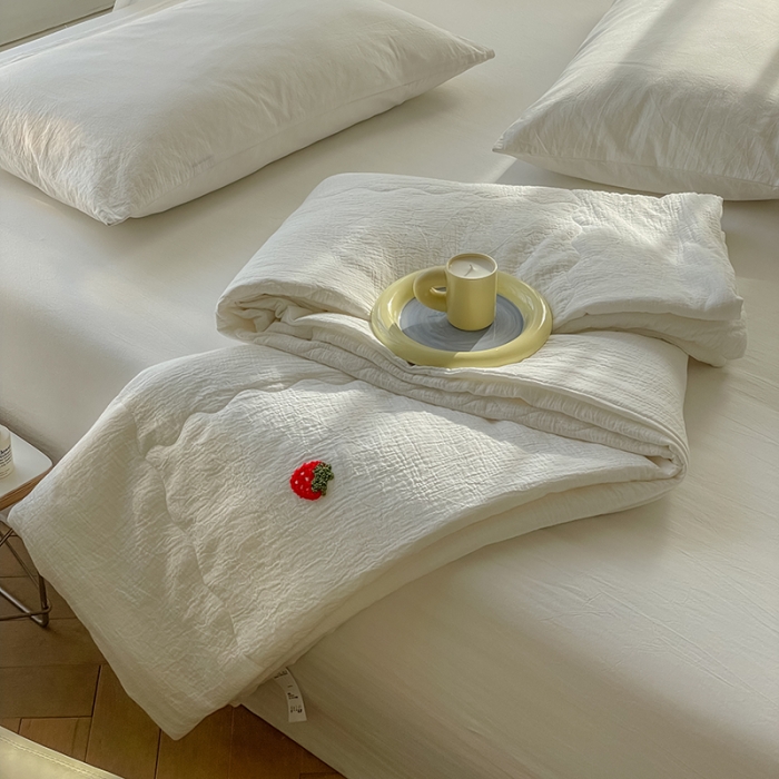 91家纺网 家纺一手货源 找家纺 洋铭区 2022新款双层泡泡纱夏被 小草莓