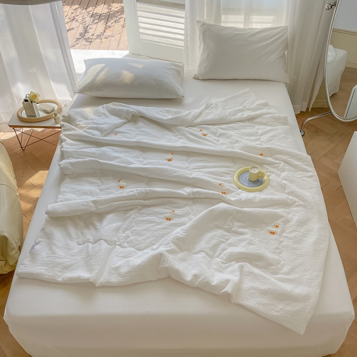 91家纺网 家纺一手货源 找家纺 洋铭区 2022新款双层泡泡纱夏被 小黄丫