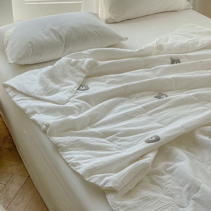 91家纺网 家纺一手货源 找家纺 洋铭区 2022新款双层泡泡纱夏被 小灰熊