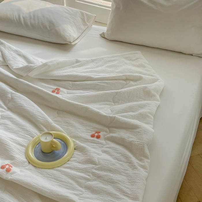 91家纺网 家纺一手货源 找家纺 洋铭区 2022新款双层泡泡纱夏被 小樱桃