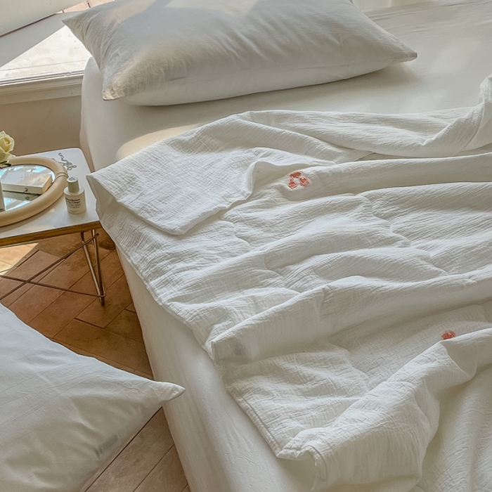 91家纺网 家纺一手货源 找家纺 洋铭区 2022新款双层泡泡纱夏被 小樱桃