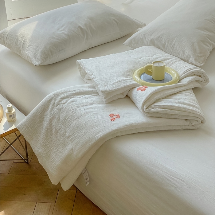 91家纺网 家纺一手货源 找家纺 洋铭区 2022新款双层泡泡纱夏被 小樱桃