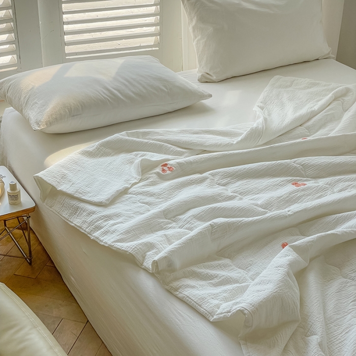 91家纺网 家纺一手货源 找家纺 洋铭区 2022新款双层泡泡纱夏被 小樱桃