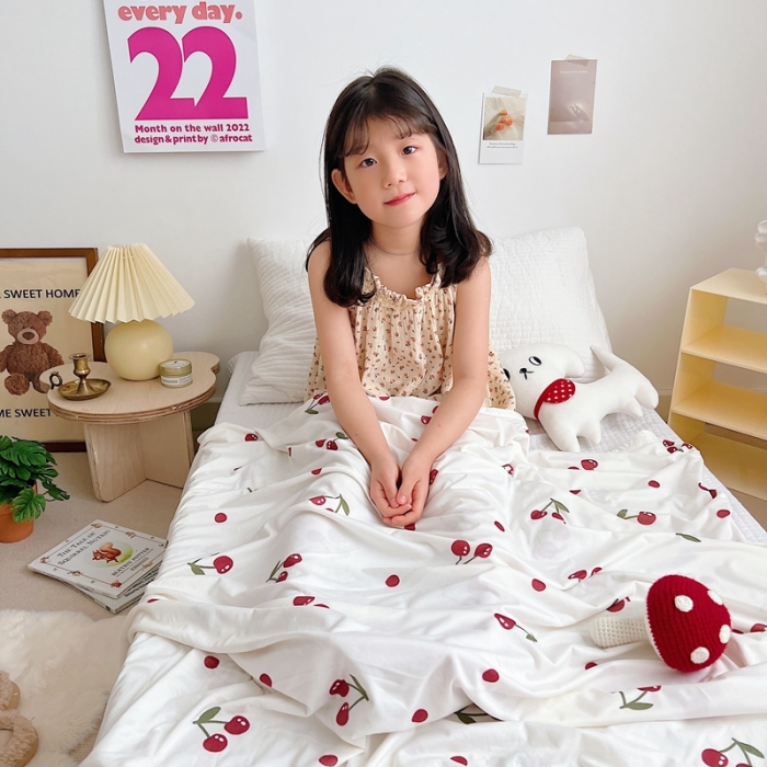 91家纺网 家纺一手货源 找家纺 星期八 2022新款凉感毯 小樱桃