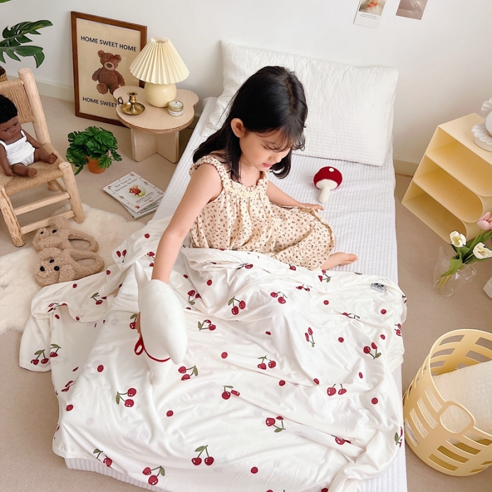 91家纺网 家纺一手货源 找家纺 星期八 2022新款凉感毯 小樱桃