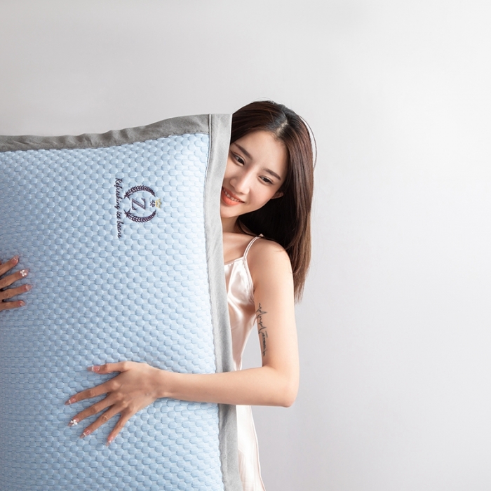 91家纺网 家纺一手货源 找家纺 凡客家居2022新款A类针织面料超凉感冰豆豆3D按摩冷感凉席 蓝