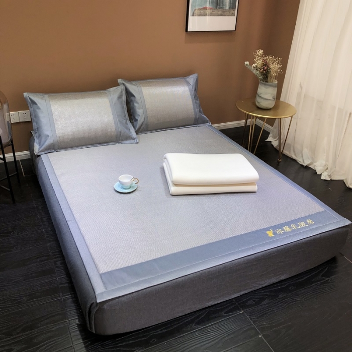 91家纺网 家纺一手货源 找家纺 凡客 2022春夏新品宽边刺绣提花冰藤养生乳胶凉席三件套 冰藤-灰