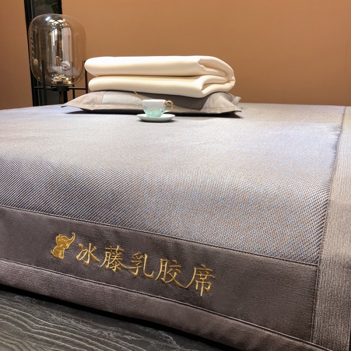 91家纺网 家纺一手货源 找家纺 凡客 2022春夏新品宽边刺绣提花冰藤养生乳胶凉席三件套 冰藤-紫金