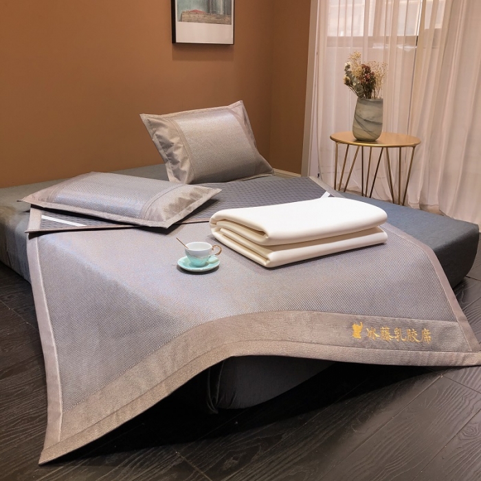 91家纺网 家纺一手货源 找家纺 凡客 2022春夏新品宽边刺绣提花冰藤养生乳胶凉席三件套 冰藤-紫金