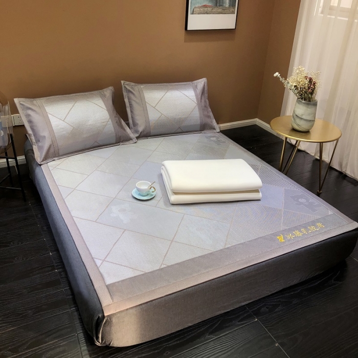 91家纺网 家纺一手货源 找家纺 凡客 2022春夏新品宽边刺绣提花冰藤养生乳胶凉席三件套 魔方-紫金