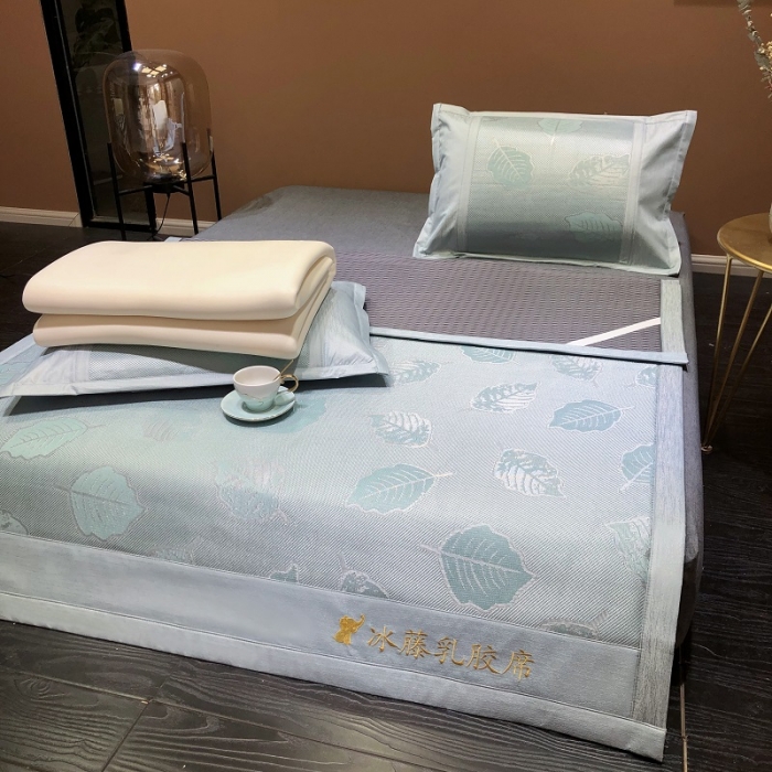 91家纺网 家纺一手货源 找家纺 凡客 2022春夏新品宽边刺绣提花冰藤养生乳胶凉席三件套 叶纷飞-水绿