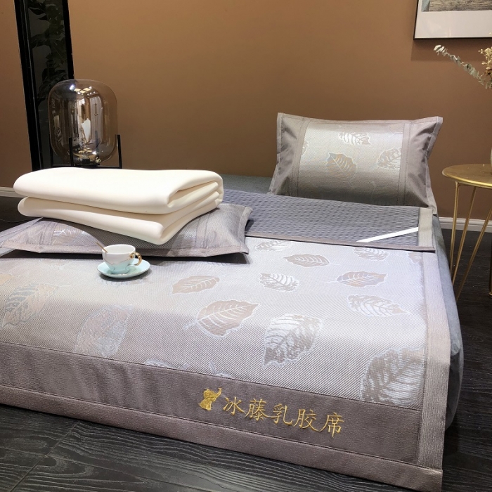 91家纺网 家纺一手货源 找家纺 凡客 2022春夏新品宽边刺绣提花冰藤养生乳胶凉席三件套 叶纷飞-紫金