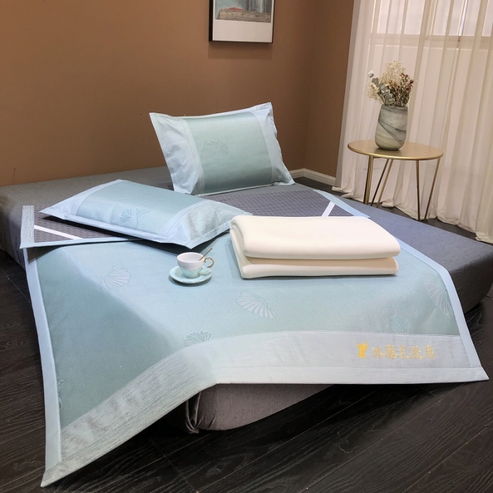 91家纺网 家纺一手货源 找家纺 凡客 2022春夏新品宽边刺绣提花冰藤养生乳胶凉席三件套 银杏叶-水绿