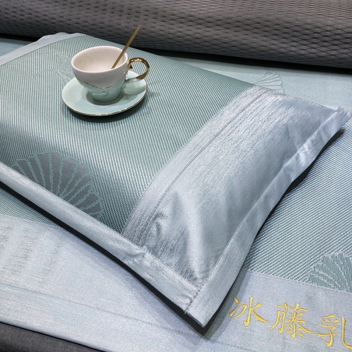 91家纺网 家纺一手货源 找家纺 凡客 2022春夏新品宽边刺绣提花冰藤养生乳胶凉席三件套 银杏叶-水绿