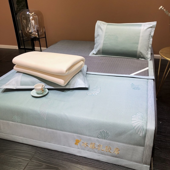 91家纺网 家纺一手货源 找家纺 凡客 2022春夏新品宽边刺绣提花冰藤养生乳胶凉席三件套 银杏叶-水绿