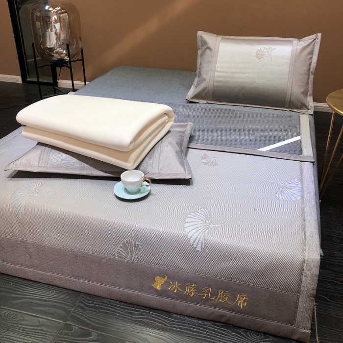 91家纺网 家纺一手货源 找家纺 凡客 2022春夏新品宽边刺绣提花冰藤养生乳胶凉席三件套 银杏叶-紫金