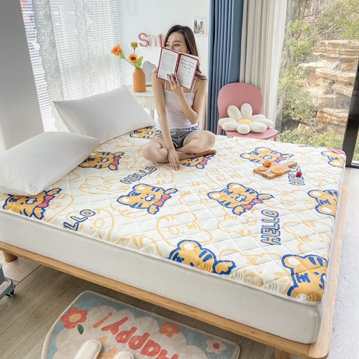91家纺网 家纺一手货源 找家纺 鑫钰 2023新款小老虎印花抗菌床垫 虎霸王-米色
