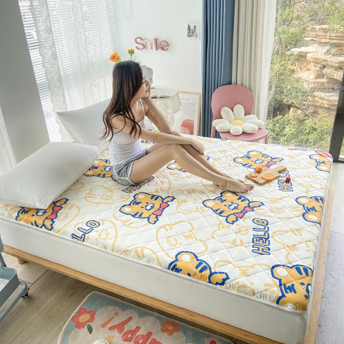 91家纺网 家纺一手货源 找家纺 鑫钰 2023新款小老虎印花抗菌床垫 虎霸王-米色