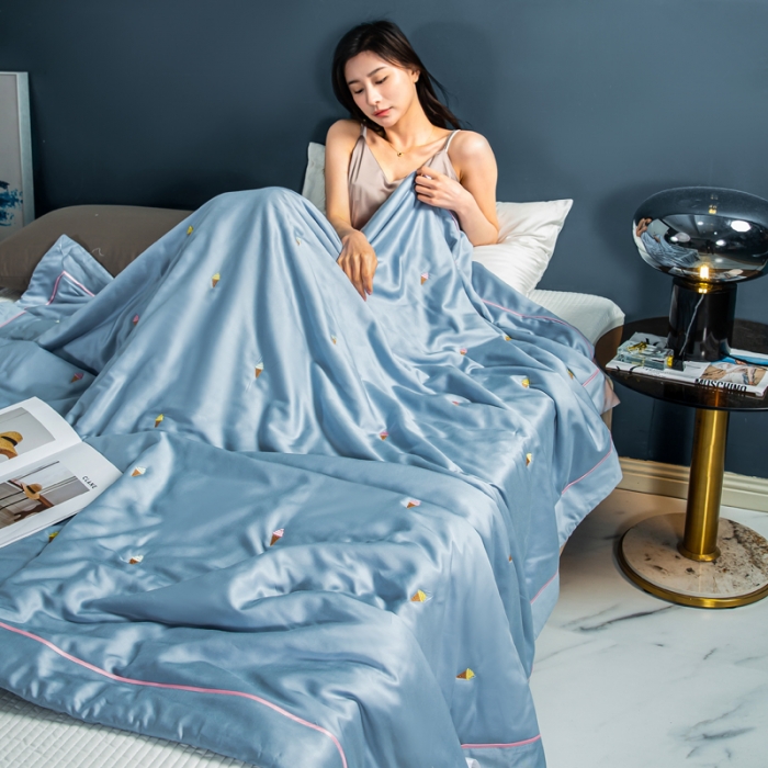 91家纺网 家纺一手货源 找家纺 （总）被靠被 2023新款莫代尔烟酰胺刺绣夏被冰激凌系列