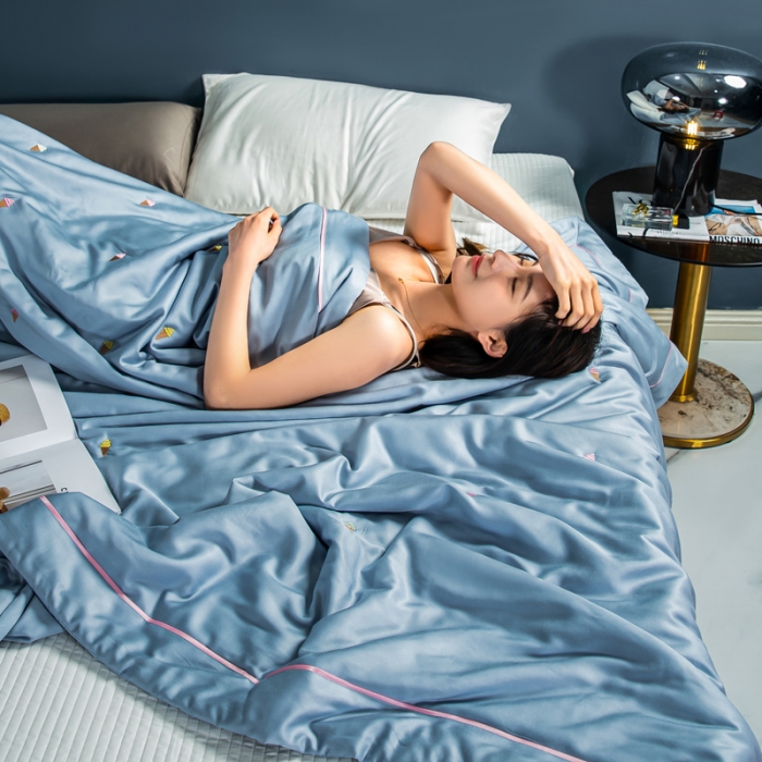 91家纺网 家纺一手货源 找家纺 （总）被靠被 2023新款莫代尔烟酰胺刺绣夏被冰激凌系列