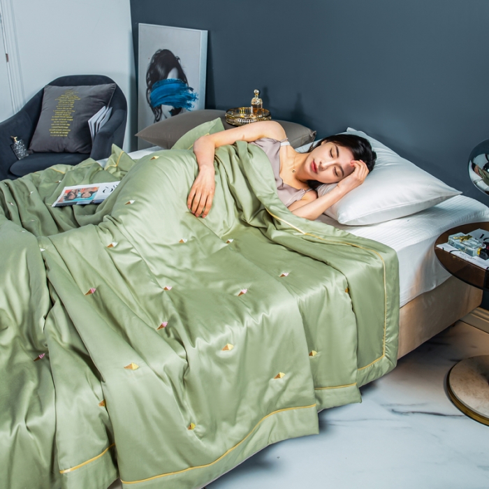 91家纺网 家纺一手货源 找家纺 被靠被 2023新款莫代尔烟酰胺刺绣夏被冰激凌系列 抹茶绿