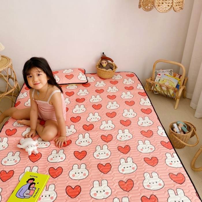 91家纺网 家纺一手货源 找家纺 鱼宝 2022新款儿童凉感乳胶席两件套 爱心兔