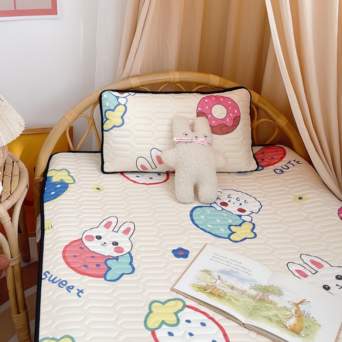 91家纺网 家纺一手货源 找家纺 鱼宝 2022新款儿童凉感乳胶席两件套 草莓兔兔