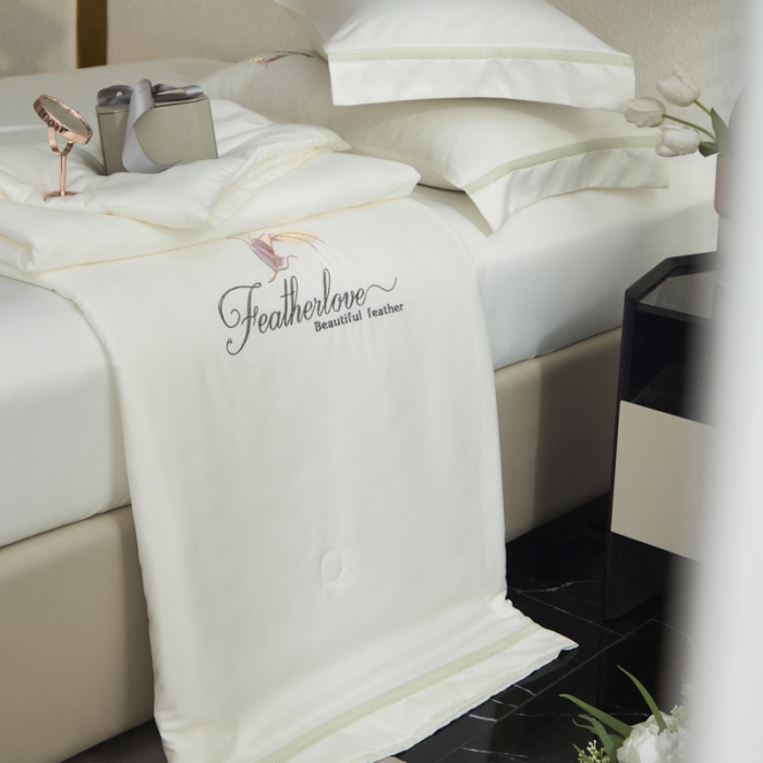 91家纺网 家纺一手货源 找家纺 凡客2022水洗天丝刺绣蚕蛹蛋白梵蒂夏被四件套梵蒂-米白