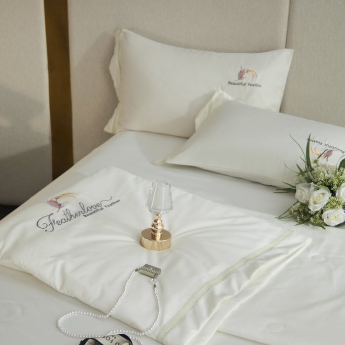 91家纺网 家纺一手货源 找家纺 凡客2022水洗天丝刺绣蚕蛹蛋白梵蒂夏被四件套梵蒂-米白